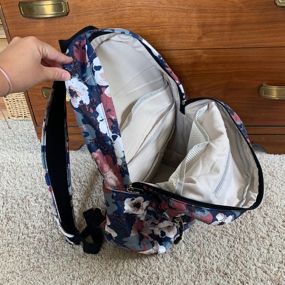 Backpack - Picture 3 of 8